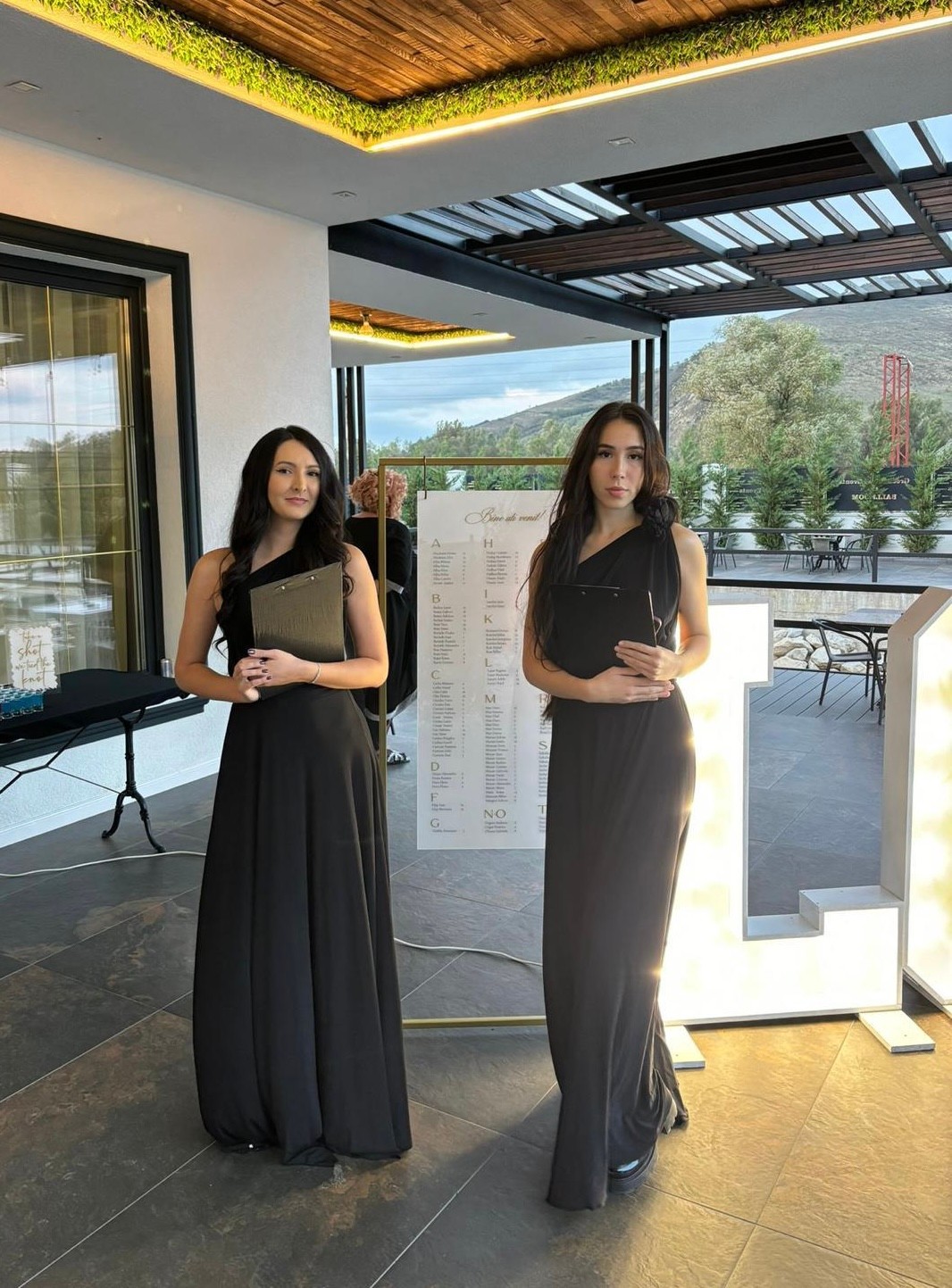 Living luminos amenajat de Premium Hostess RO